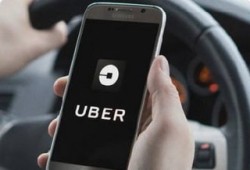 «أوبر» ترفع الأسعار 6% بعد زيادة الوقود: الحكومة ترفع.. والسوق يُسعّر.. والمواطن يدفع