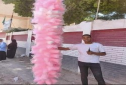 حسن أبو بكر خرج ليبيع غزل البنات فوجد نفسه متهمًا بتوزيع منشورات! 