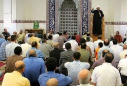 أئمة بلا رواتب: خطباء المكافأة يصرخون بعد 4 سنوات من التجاهل