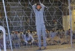 الجارديان: إسرائيل تحتجز عشرات الفلسطينيين في سجنٍ سري تحت الأرض وسط ظروف لاإنسانية