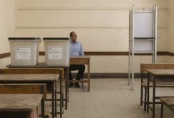 لا جديد مع انتهاء اليوم الأول من المسرحية الانتخابية.. “نواب السيسي” بين اللجان الخاوية وتلميع الاستبداد