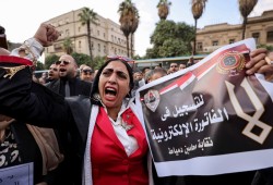 في جمهورية القهر.. الانقلاب يسجن المدافعين عن العدالة: أكثر من 300 محامٍ بين جدران القمع والتعذيب