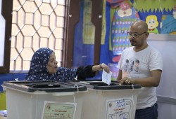 "صنعة التزوير إرث العسكر الذي لن ينقرض".. لماذا يُصر النظام على تزوير انتخابات قام بهندستها مسبقًا؟