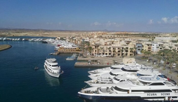 80 مليون دولار من أموال الدولة لرفاهية الأغنياء: ميناء لليخوت في العلمين بينما الفقراء يغرقون في الإهمال