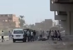 فيديو || الوراق تحت الحصار: الأمن يهاجم السكان الرافضين لبيع أرضهم للمستثمرين والأهالي يتصدون