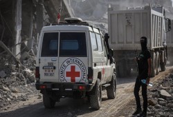 كتائب القسام وسرايا القدس تسلمان جثة أسير إسرائيلي مساء اليوم