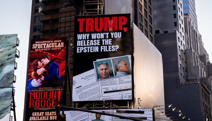 "رسائل إبستين".. الكشف عن دور ترامب في أكبر فضيحة جنسية هزت الولايات المتحدة 