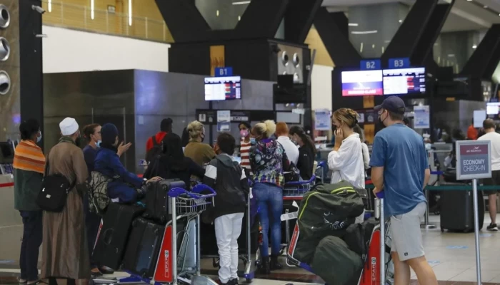 ميدل إيست آي || جنوب أفريقيا تستقبل طائرة تحمل فلسطينيين "طُردوا قسرًا" من غزة