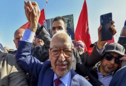 ميدل إيست آي || سمية غنوشي: أفكار والدي ستتجاوز هذا العصر المخزي في تونس