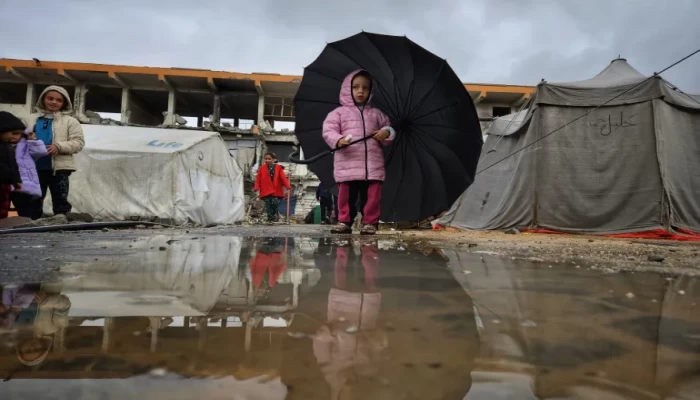 غزة تغرق تحت المطر.. حين تنطق خيمة الطين وتخرس كل منابر العالم!