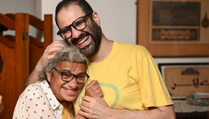 مطار القاهرة يمنع "علاء عبد الفتاح" من السفر إلى بريطانيا لتلقي جائزة حقوقية