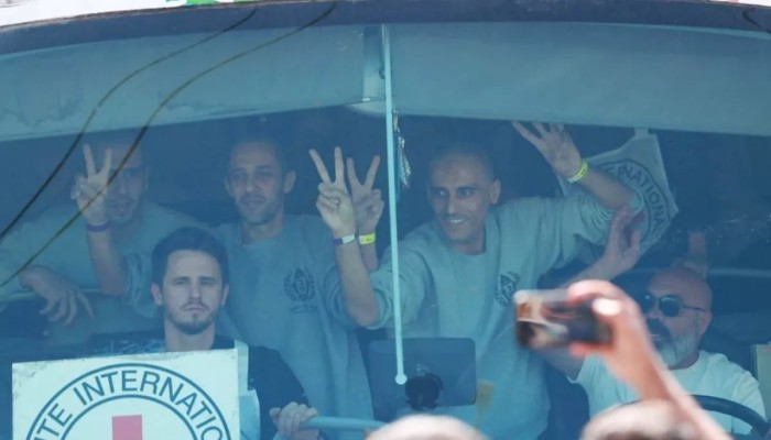 أسرى غزة بين الابتزاز السياسي والعسكري: حماس تتسلّم قائمة 1468 معتقلًا والاحتلال يواصل التصعيد