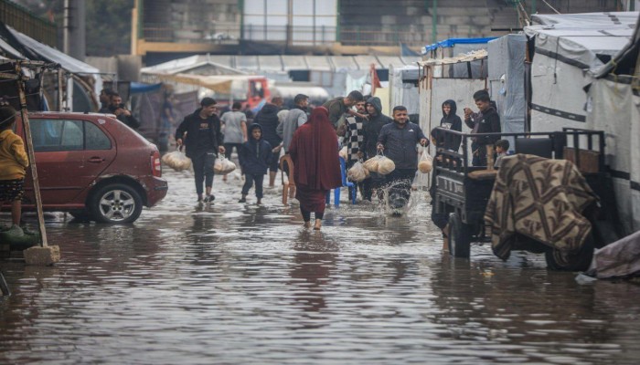 الاحتلال يواصل خروقات التهدئة في غزة ويرفض دخول معدات الإغاثة والإيواء