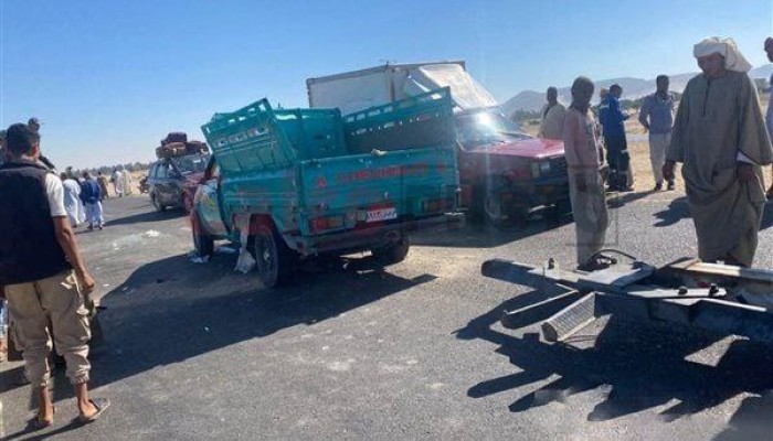 مصرع وإصابة 18 شخصًا في حادث انقلاب ميكروباص بقنا