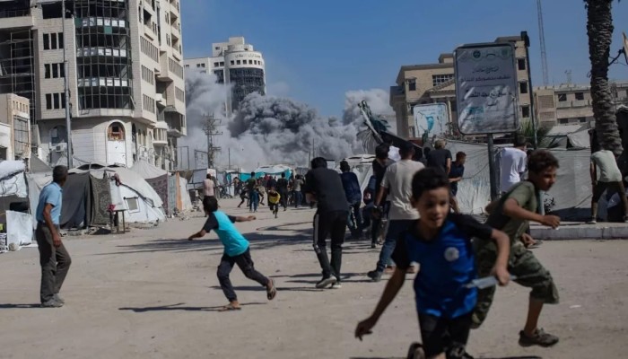 29 شهيدًا بمجزرة في خيام النازحين: نتنياهو يصعّد جرائمه وحماس تحذّر من العودة إلى مربع الإبادة