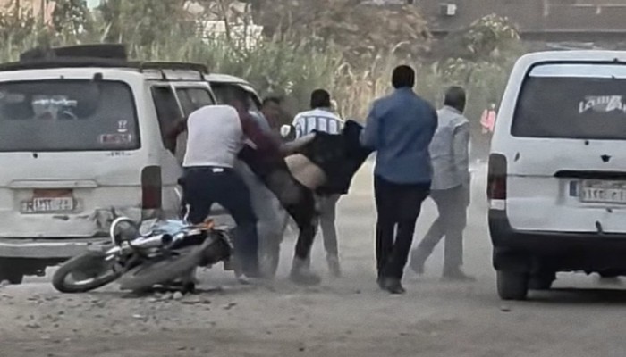 فيديو || بعد اعتقالهم وسحلهم من الشارع.. إحالة 10 من أهالي جزيرة الوراق للجنايات بينهم محامية