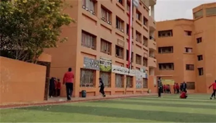 "لما بابا يدفع تنزل تلعب".. أطفال يُعاقبون بالحرمان من الفسحة في معهد أزهري بالتجمع