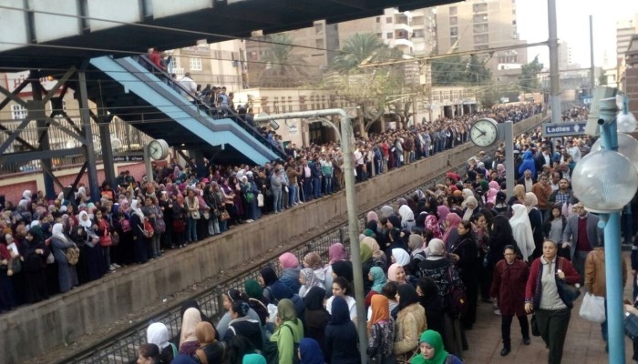 صدمة في مترو عزبة النخل.. انتحار شاب يُعيد فتح ملف الضغوط الاقتصادية وتأثيرها على الشباب