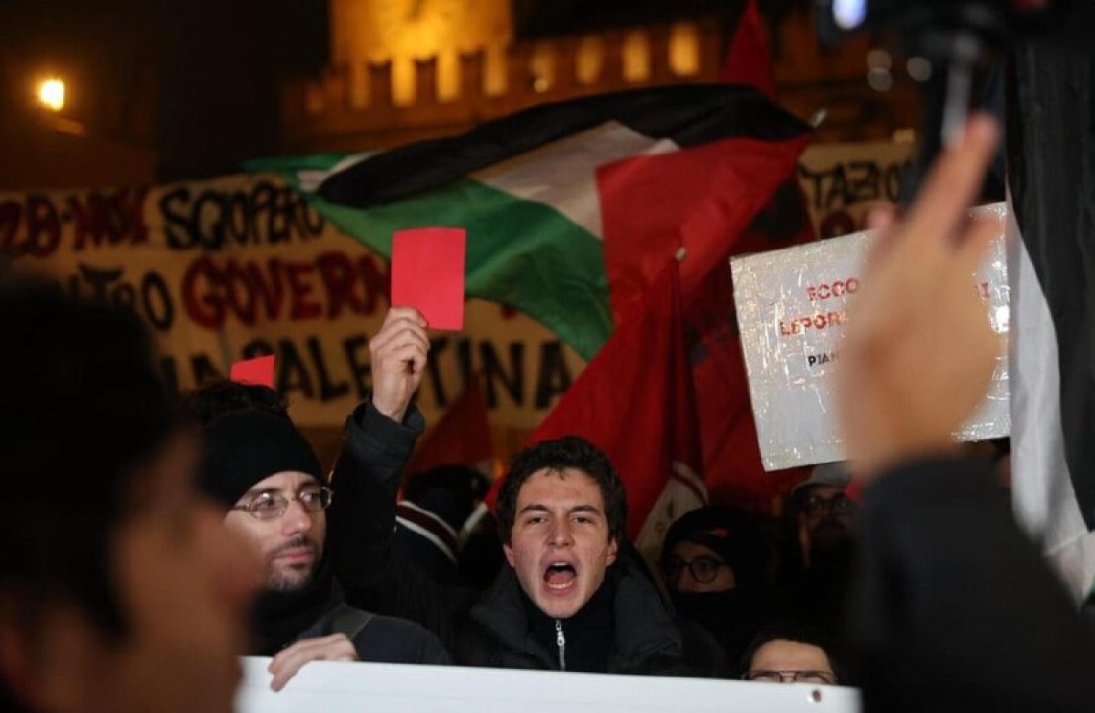 اشتباكات عنيفة في بولونيا احتجاجًا على مشاركة فريق مكابي تل أبيب في الدوري الأوروبي لكرة السلة