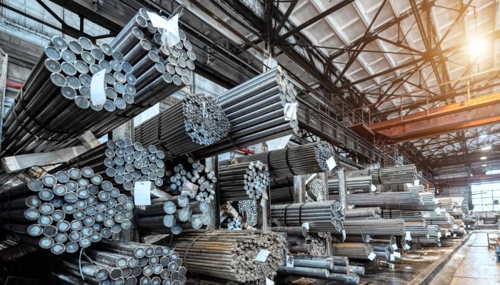 انهيار مُتعمَّد.. استهلاك الحديد ينهار والمصانع تختنق بالمخزون