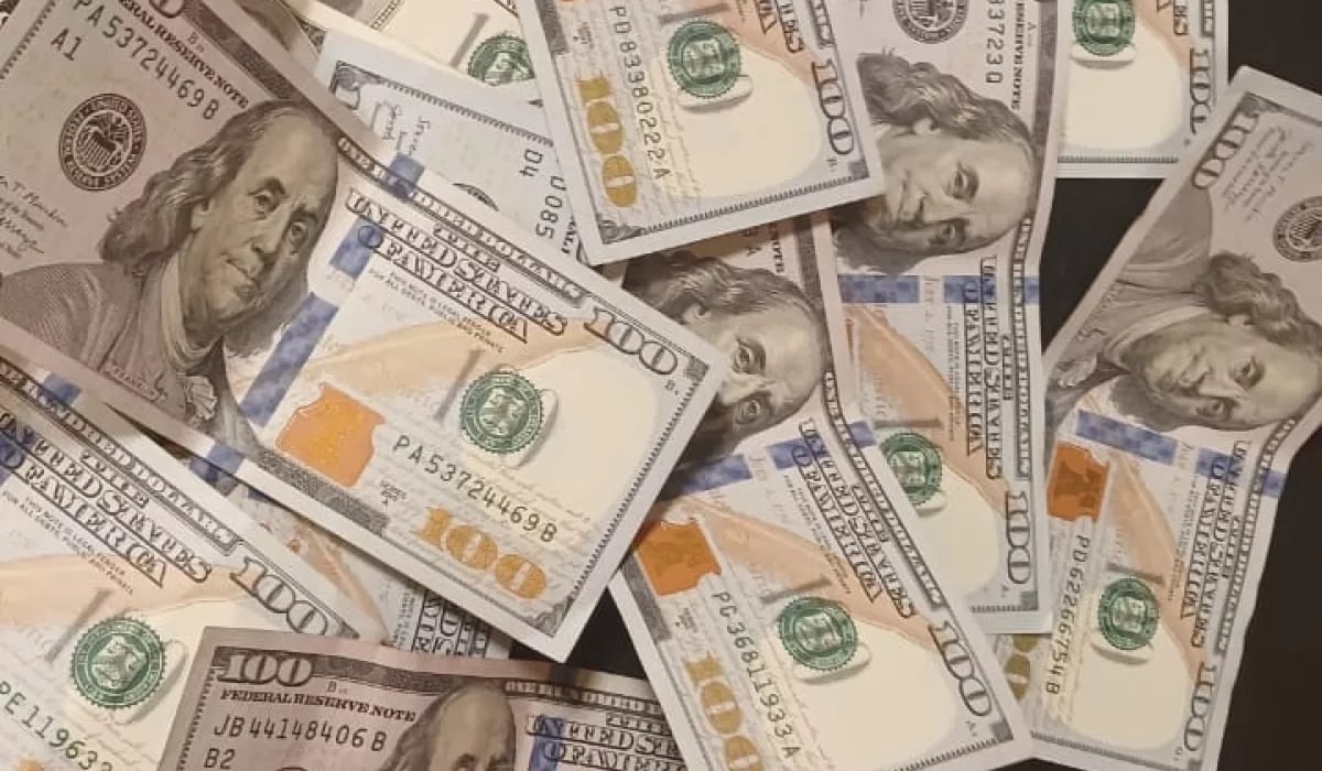 بالأرقام.. السيسي يغرق مصر بمستنقع الديون الدولارية والمقامرة بالأموال الساخنة