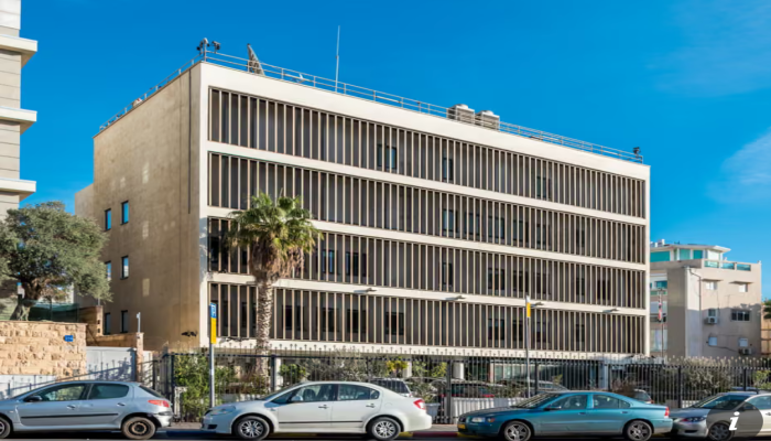 الجارديان || تساؤلات حول سفارة بريطانيا في تل أبيب بشأن موظفة تملك منزلاً داخل مستوطنة غير قانونية