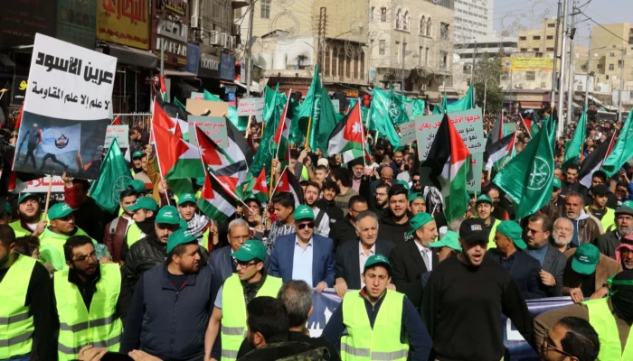 ميدل إيست آي|| الإخوان المسلمون يصفون قرار ترامب تصنيفهم تنظيمًا إرهابيًا بالمنفصل عن الواقع