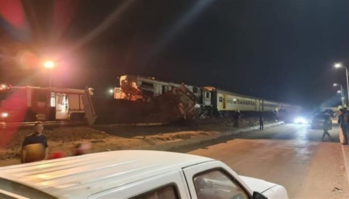 إصابة 4 أشخاص في حادث تصادم قطارين بالإسكندرية رغم مليارات كامل الوزير