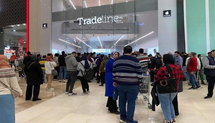 "فقاعة الديون" تنفجر في وجوه المصريين.. سياسات "الجباية" تحول الشعب إلى غارمين