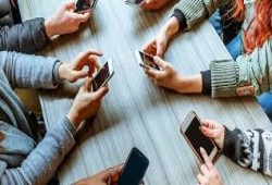 5 أسباب تجعلك لا تستطيع العيش بدون هاتف ذكي