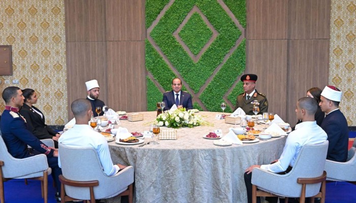 السيسي يعسكر المنبر والجامعة: تدريب عسكري للأئمة والطلاب ورسوم إجبارية تهدد ما تبقى من مدنية التعليم والدين في مصر