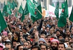 على خطى ترامب.. الملياردير نيك كاندي يحرّض على حظر الإخوان ببريطانيا
