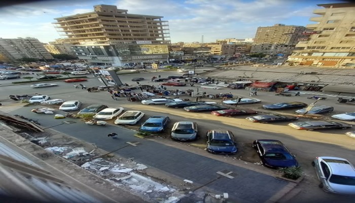 عباس العقاد يتحول إلى سوق عشوائي.. حكومة الانقلاب تخنق الشارع وتترك السكان أسرى الفوضى