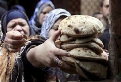 العصابة تعبث برغيف الغلابة.. كيف حوّل السيسي الخبز المدعم إلى باب جديد لنهب الفقراء؟