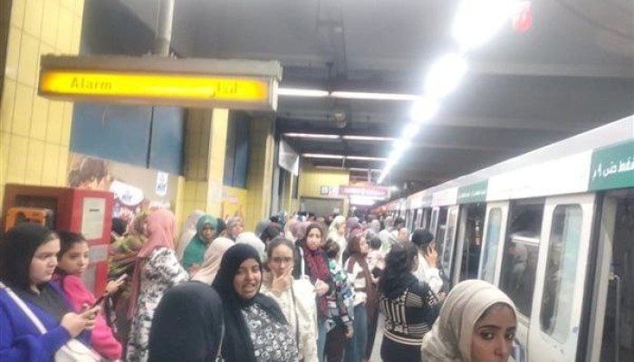 بالفيديو.. عطل مفاجئ يشل حركة الخط الثاني للمترو ويربك آلاف الركاب بالمحطات