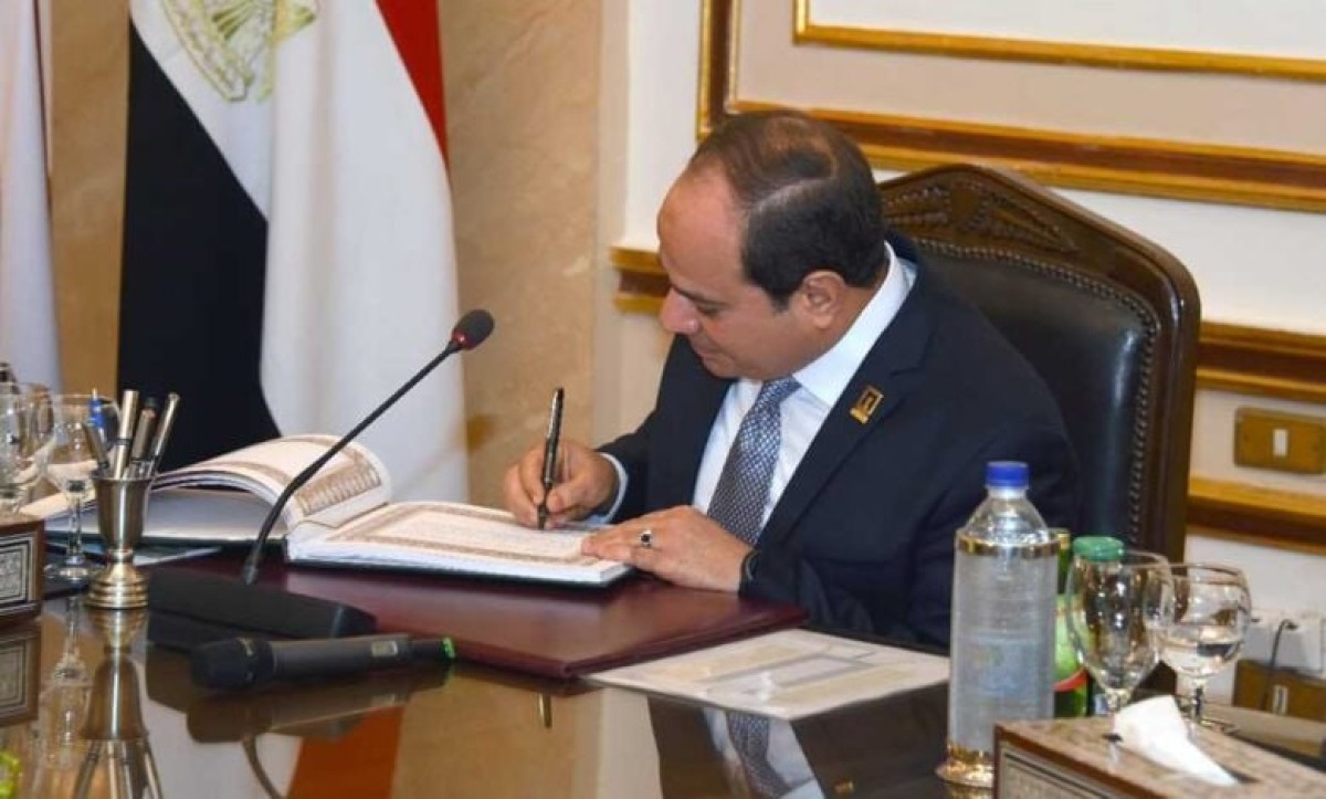 جباية جديدة من جيوب المغتربين.. السيسي يرفع رسوم القنصليات "بالدولار" لسد عجز الموازنة