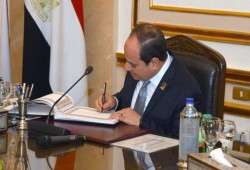 جباية جديدة من جيوب المغتربين.. السيسي يرفع رسوم القنصليات "بالدولار" لسد عجز الموازنة