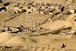 جبانة منف ورشيد كنوز مدفونة تحت وطأة الإهمال.. تاريخ مصر يُباع ويُهان في "جمهورية العشوائيات"