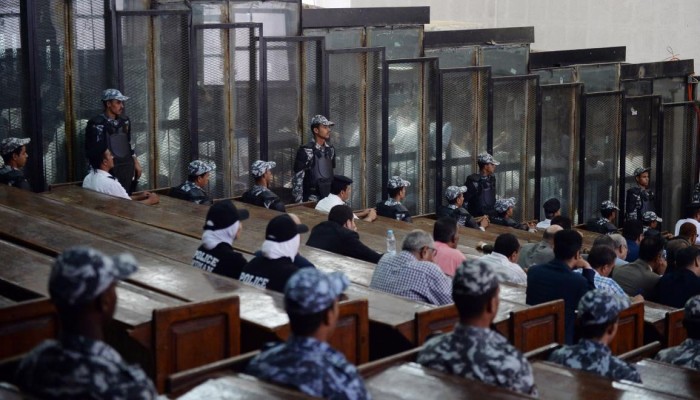 "انفراجة" الوهم.. مقصلة "جنايات الإرهاب" تلتهم المعتقلين وتغتال الأمل في موجة جديدة من المحاكمات الجائرة