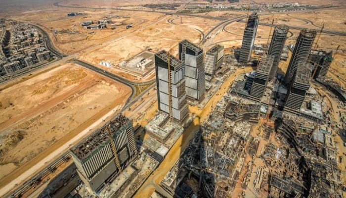 "نجم السيسي الجديد".. يزيد صايغ يفكك أسطورة جهاز "مستقبل مصر": واجهة مدنية لعسكرة الاقتصاد