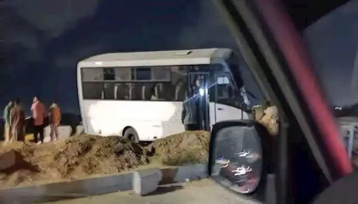 حادث تصادم أمام دار أيتام بالدقهلية يصيب 6 أشخاص.. وتحذيرات من إهمال الطرق الداخلية رغم مليارات التطوير