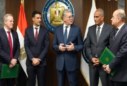 " ثروة الفقراء في خدمة الأثرياء".. حكومة الانقلاب تحول زيوت الفقراء إلى وقود للطائرات بتمويل أجنبي