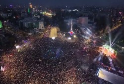 بالفيديو|| عام على نجاح الثورة السورية ... مشاهد وحدة وطنية وتحولات سياسية عميقة وتحديات صهيوغربية