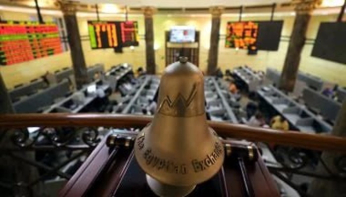 أموال 29 مليون مصري في مهب المضاربات: تحويل أموال التأمينات للاستثمار في البورصة لسداد ديون الحكومة