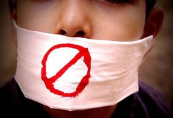 حكومة الانقلاب تلاحق الحقيقة.. غرامات تستهدف الإعلام والصحافة لقتل حرية التعبير باسم حرب الإشاعات