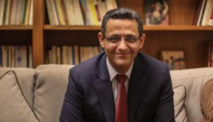 نقيب الصحفيين يفضح رئيس وزراء الانقلاب بشأن "الشائعات": اختار سجن الحقيقة بدلاً من إتاحة المعلومات