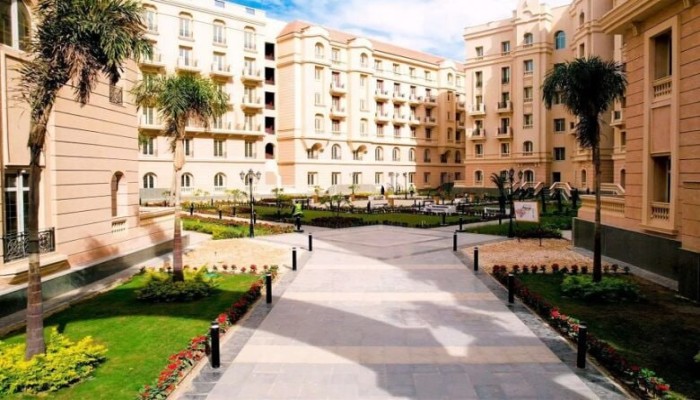 «بيتك في مصر».. كيف تحوّل المصريون بالخارج إلى “خزان عملة صعبة” لسداد ديون مصر؟