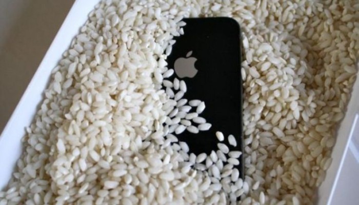 ماذا تفعل إذا سقط هاتفك في الماء؟