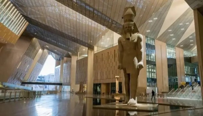 "مليارات تحت وطأة الأمطار".. المتحف الكبير يغرق في "شبر ميه" وحكومة السيسي تبرر الفشل بـ"التصميم والتهوية"