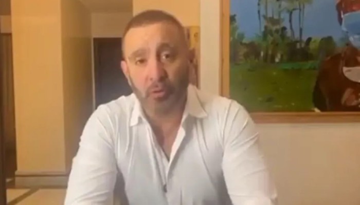 شاهد|| الفنان أحمد السقا يخاطب إدارة ليفربول دفاعًا عن محمد صلاح ويشعل موجة سخرية واسعة